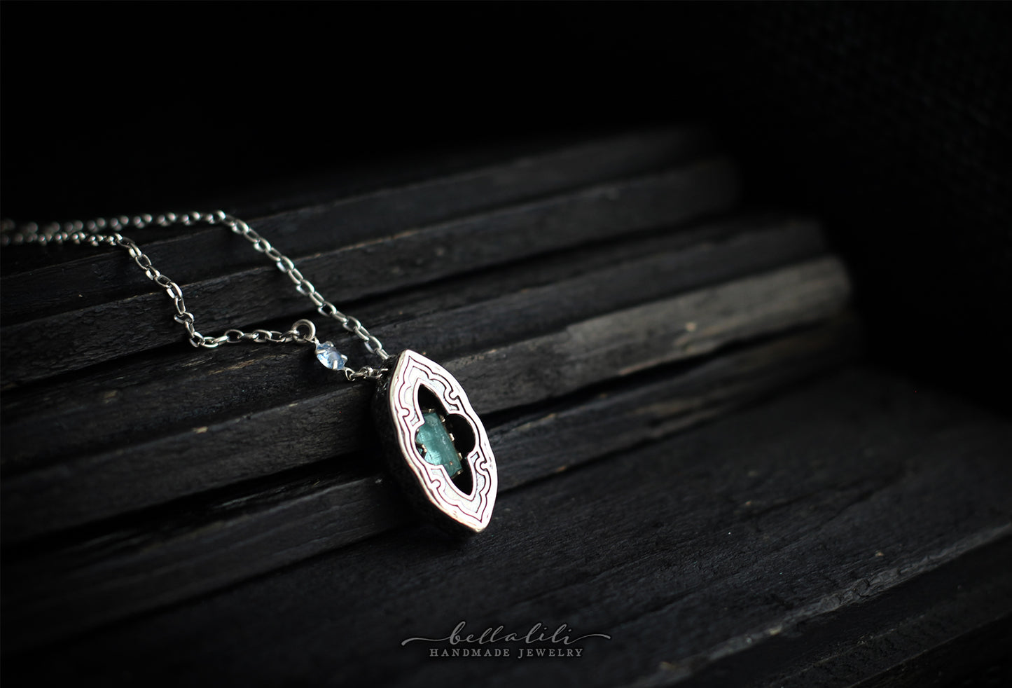 Avélys, Shadowbox No6 neon blue green tourmaline sterling silver pendant