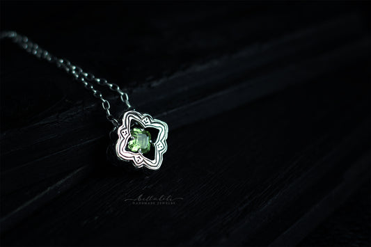 Mini Elixirleaf, Shadowbox No9 Peridot & Sterling Pendant