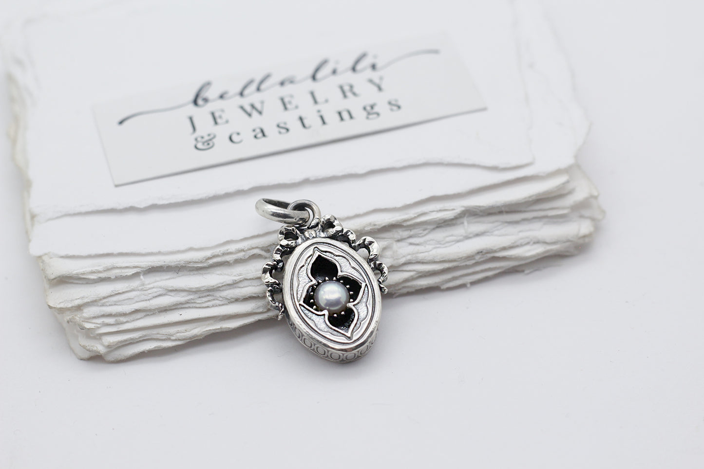 Ivoríe Shadowbox No8 freshwater pearl sterling silver pendant