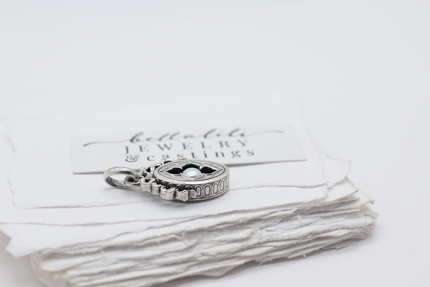 Ivoríe Shadowbox No8 freshwater pearl sterling silver pendant