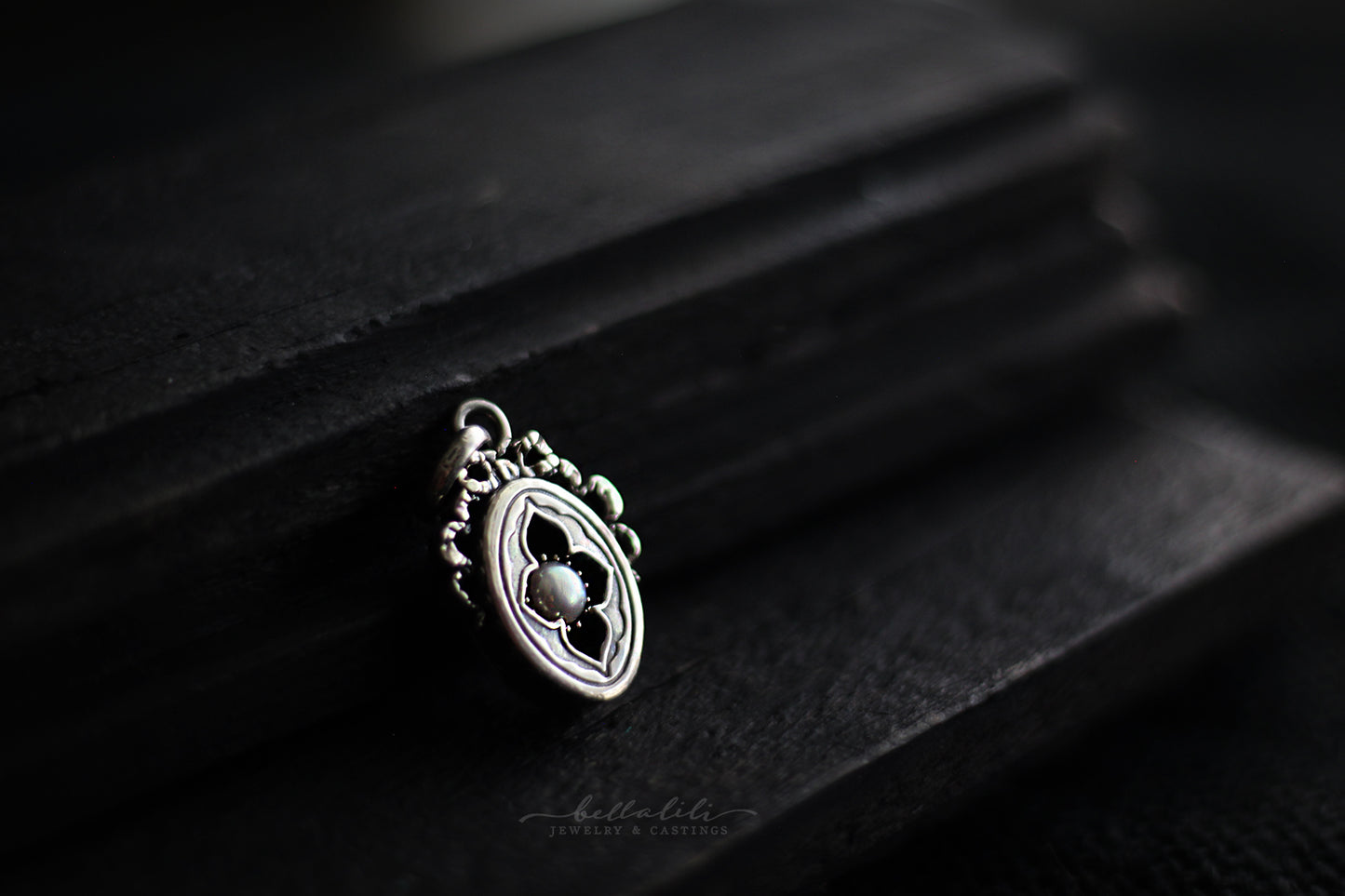 Ivoríe Shadowbox No8 freshwater pearl sterling silver pendant