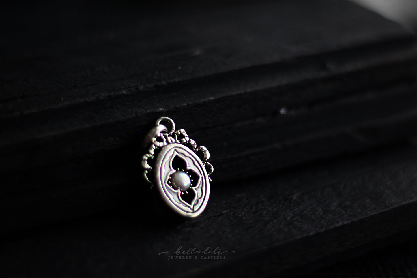 Ivoríe Shadowbox No8 freshwater pearl sterling silver pendant