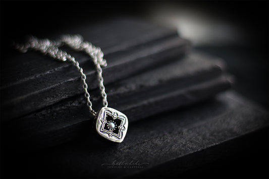 Ivoríe, Shadowbox No11 freshwater pearl sterling silver necklace