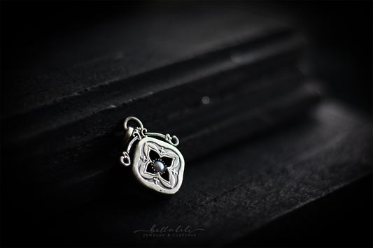 Ivoríe, Shadowbox No9 freshwater pearl sterling silver pendant