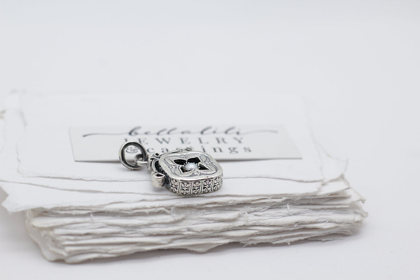 Ivoríe, Shadowbox No9 freshwater pearl sterling silver pendant