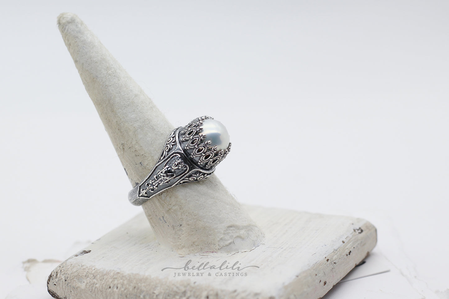 Ivoryn freshwater pearl sterling silver collector ring