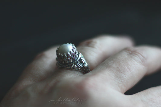 Ivoryn freshwater pearl sterling silver collector ring