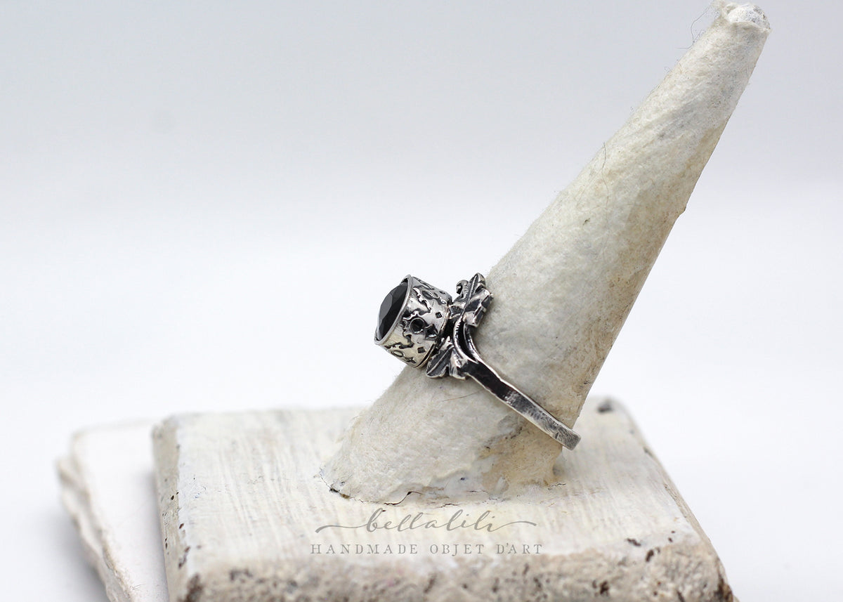 Blodeuwedd, Epidote Sterling Silver Leaf Ring