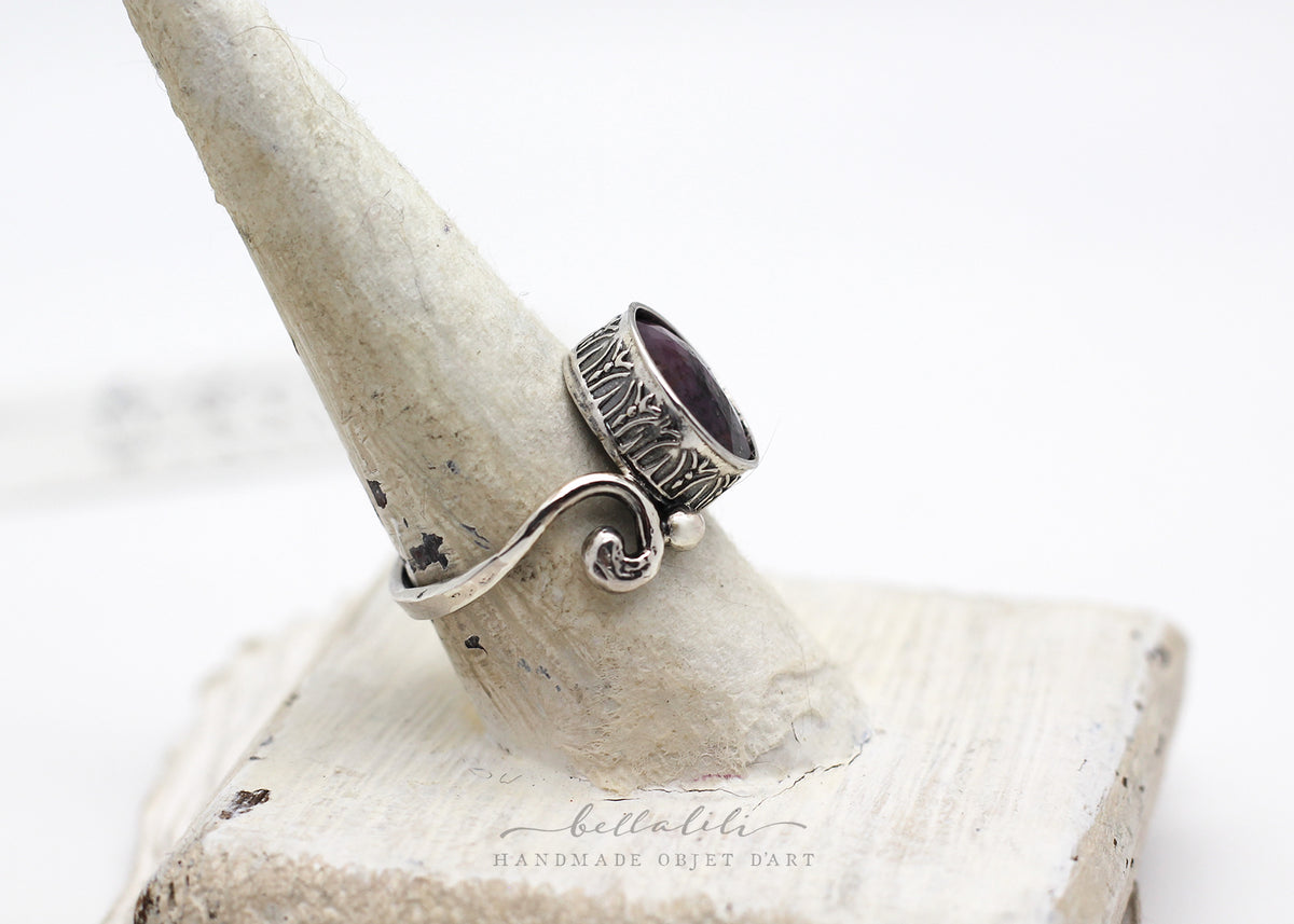 Gisèle No1  Purple Sapphire, Sterling Silver Art Nouveau Ring