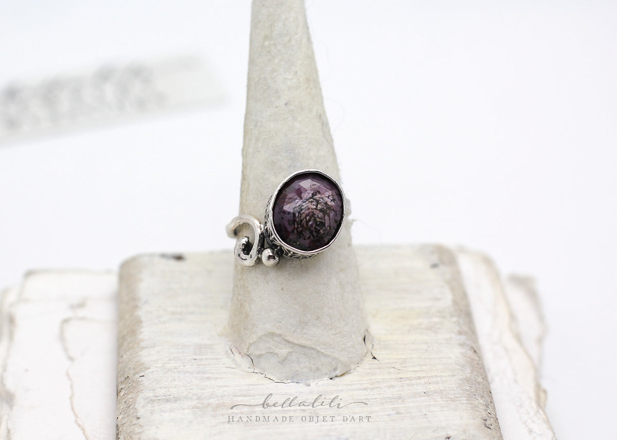 Gisèle No1  Purple Sapphire, Sterling Silver Art Nouveau Ring