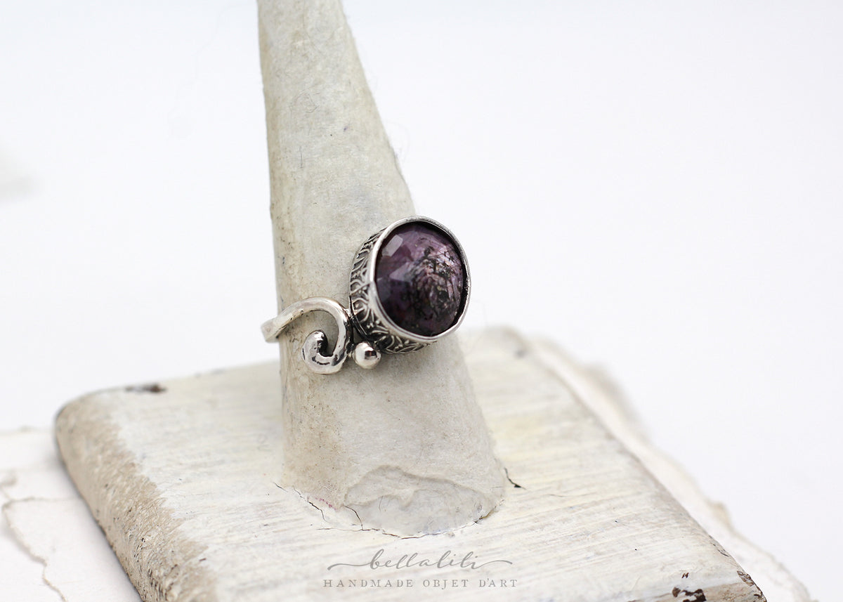 Gisèle No1  Purple Sapphire, Sterling Silver Art Nouveau Ring