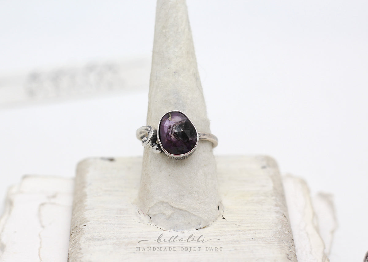 Gisèle No2  Purple Sapphire, Sterling Silver Art Nouveau Ring