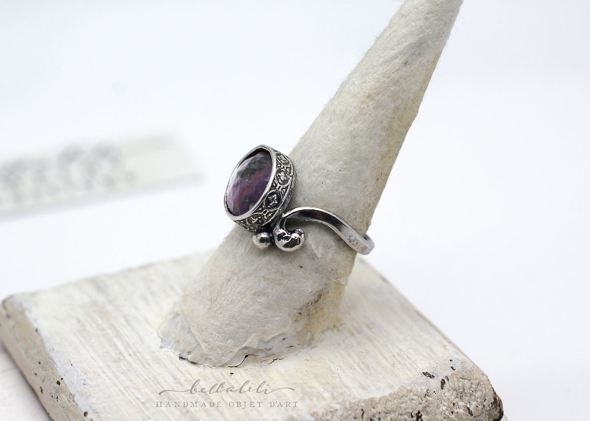 Gisèle No3  Purple Sapphire, Sterling Silver Art Nouveau Ring