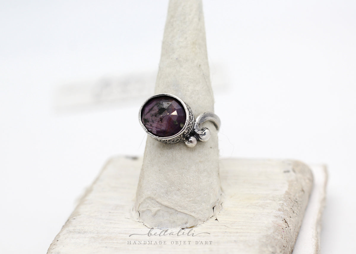 Gisèle No3  Purple Sapphire, Sterling Silver Art Nouveau Ring
