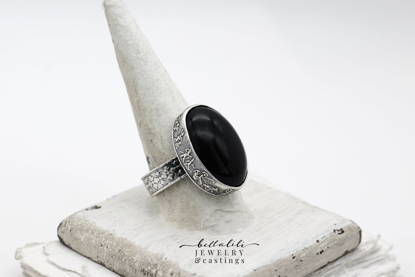 “Melinoë” Ring – Sterling Silver, Onyx