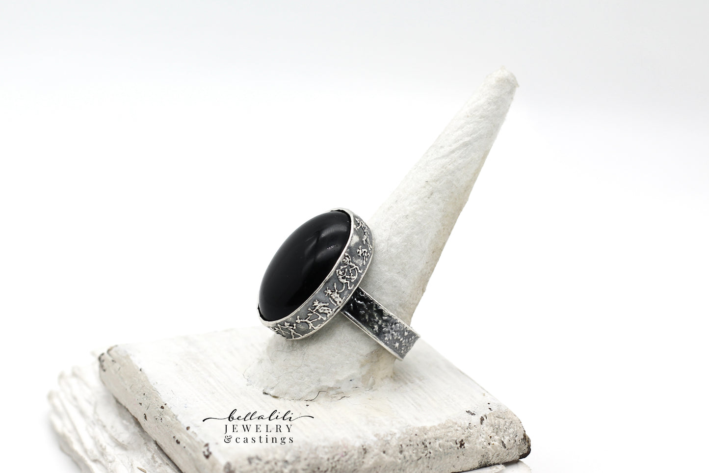 “Melinoë” Ring – Sterling Silver, Onyx