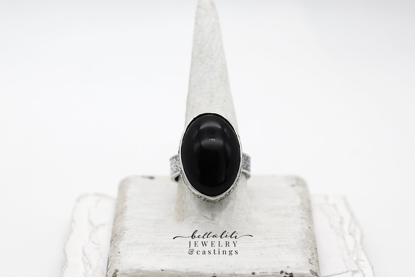 “Melinoë” Ring – Sterling Silver, Onyx